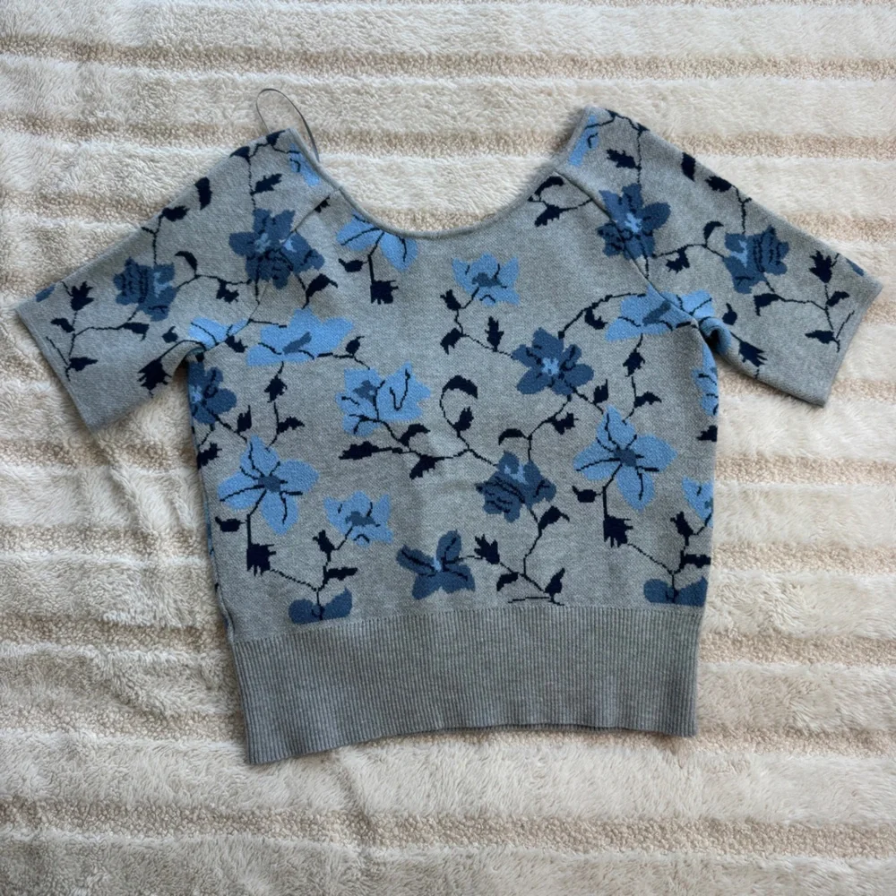 2/$25 Elie Tahari Top - Picture 7 of 7